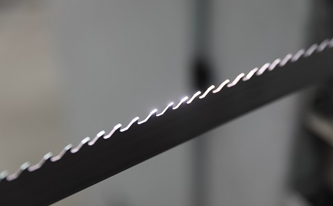 奉贤双金属带锯条产生切削噪音的原因具体有哪些？